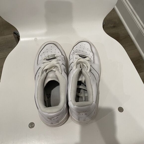 Nike Youth Air Force 1 Low GS Triple White DH2920-111  Size 5.5Y Low Top Leather - Picture 6 of 7